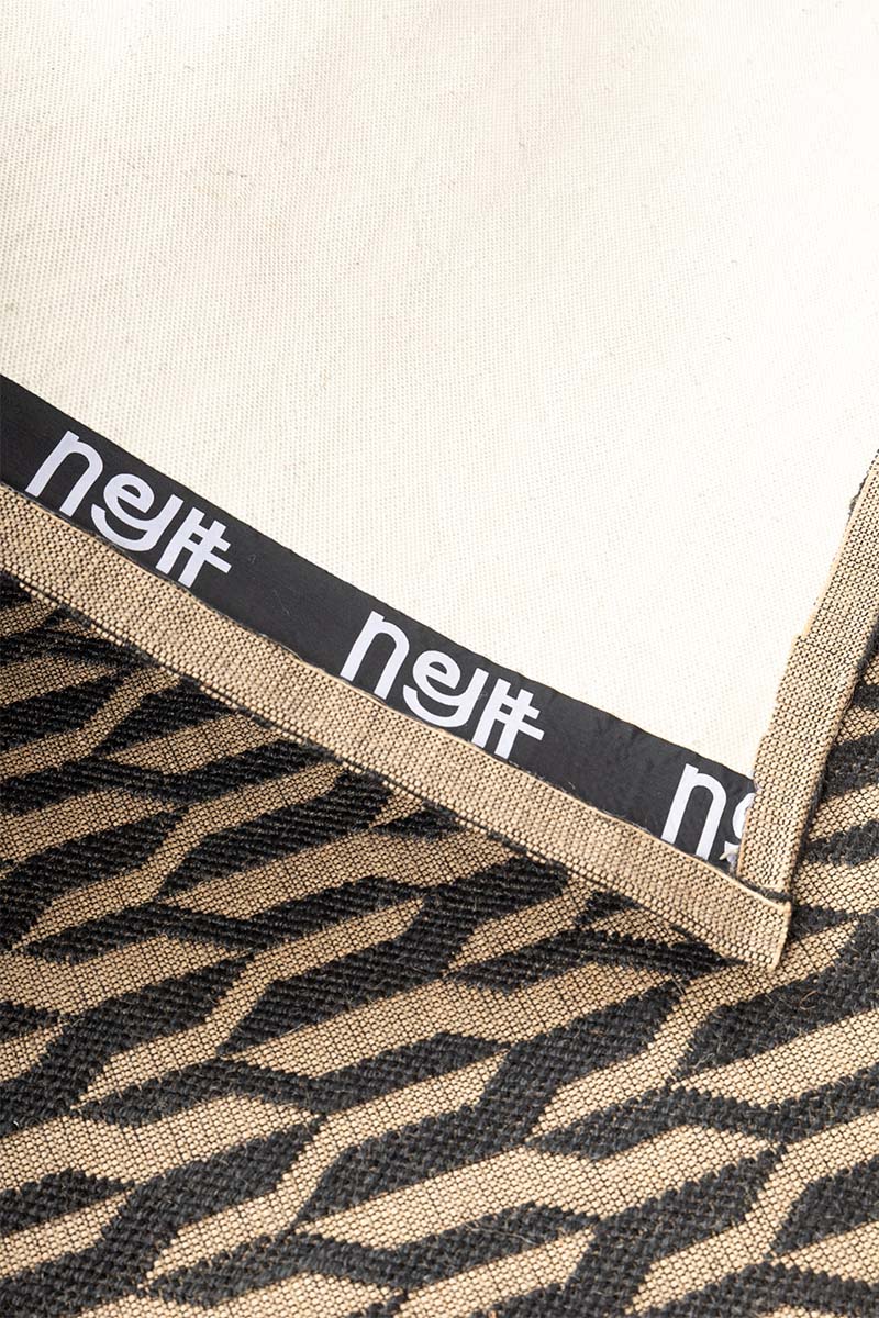Hexalink 8x10ft Rug